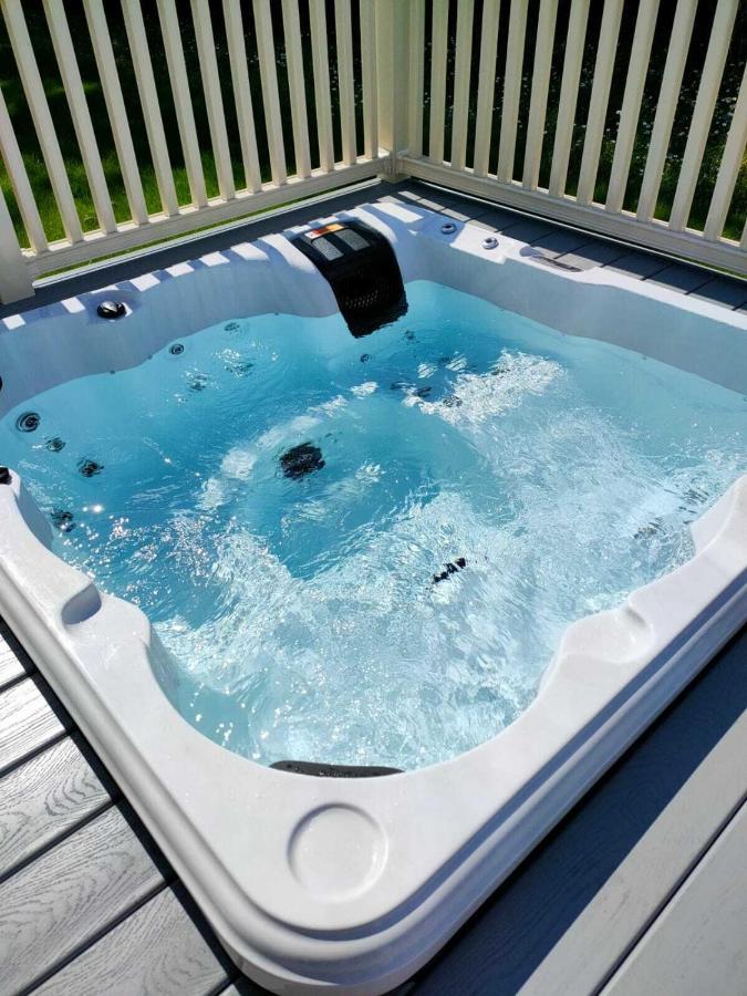 Barakah Lodge With Hot Tub ยอร์ค ภายนอก รูปภาพ