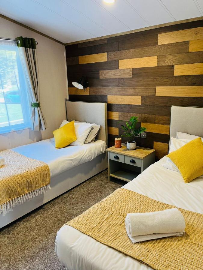 Barakah Lodge With Hot Tub ยอร์ค ภายนอก รูปภาพ